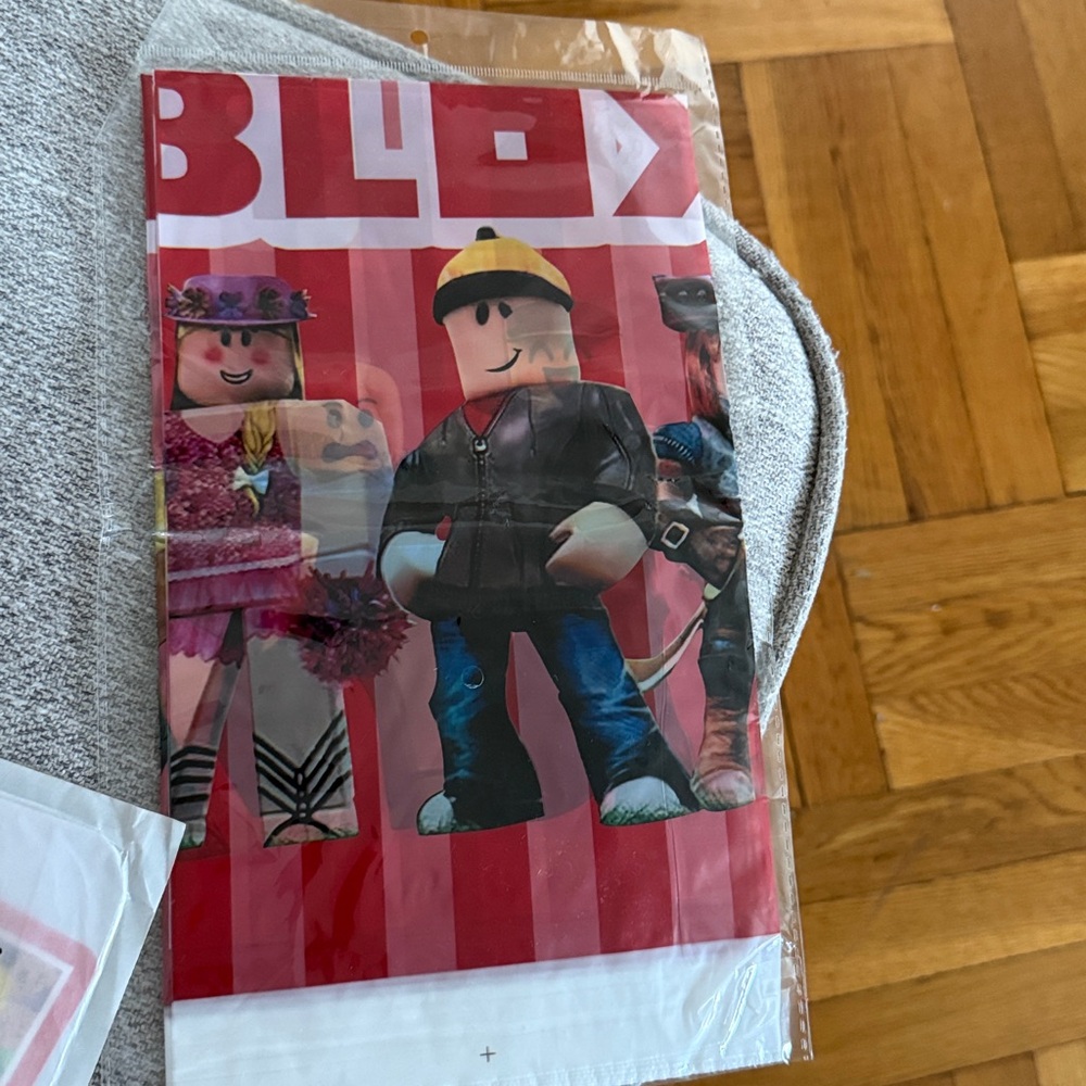ROBLOX PARTY DECORATION - Picture 5 of 6